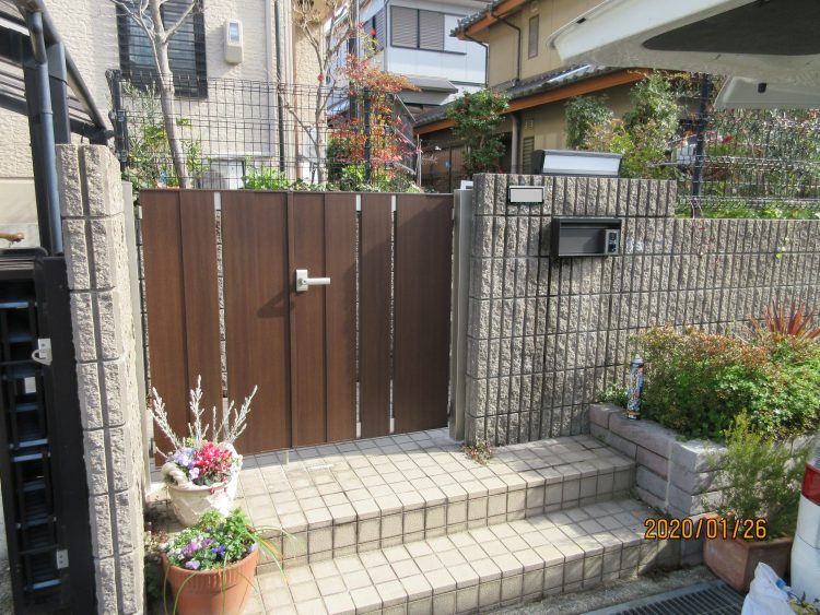 U様邸　玄関門扉入れ替え工事